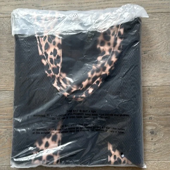 VS Leopard Print Black Mesh Tote Top Zip Closure Bag 14"L x 15"H x 10"D - Picture 4 of 7